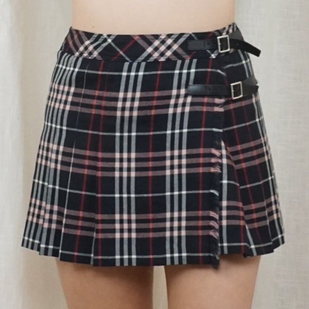 AUTHENTIC Burberry Vintage Iconic Check Fringe Wrap Mini Skirt in Black& Red - Picture 1 of 9